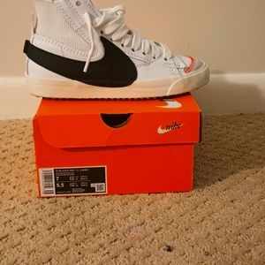 NIKE BLAZERS "77"
